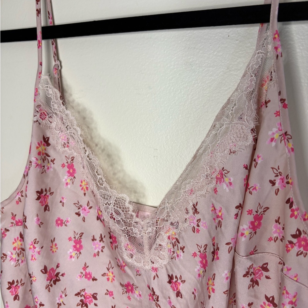 90’s Y2K vintage Victoria's Secret Floral Lace-trim Camisole top - Picture 4 of 7
